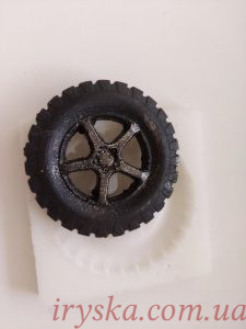 молд колесо зафарбоване барвником чорне вугілля