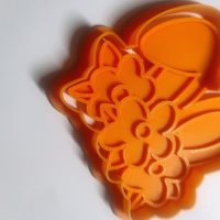 Вирубка вушка з квітами